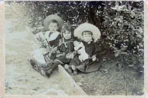 Children of William and Martha Marsh, owners of Marsh's Nursery, Ipswich, ca. 1905 (Image courtesy of Picture Ipswich)
