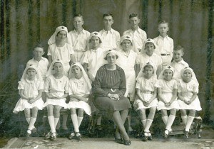 Baptist Church Junior Red Cross, Lanefield, near Ipswich 1935 (Image courtesy of Picture Ipswich)
